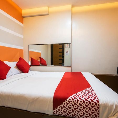 Oyo 475 Pearl Blossom Hotel Manila Bagian luar foto